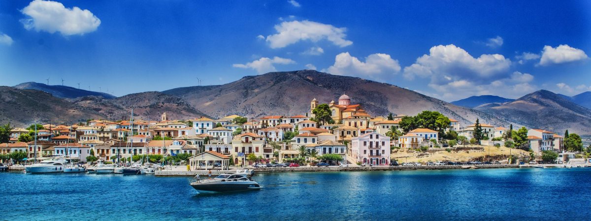 First minute offers for sailing in Greece and along Greek islands