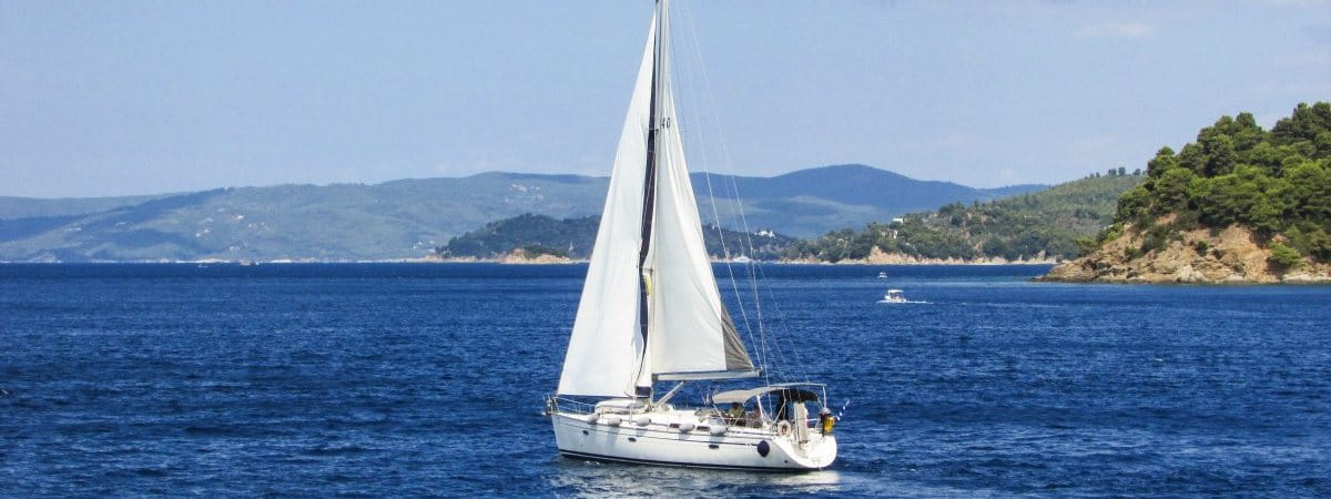Sailing Greek Islands - cruising, renting a yacht with a skipper...