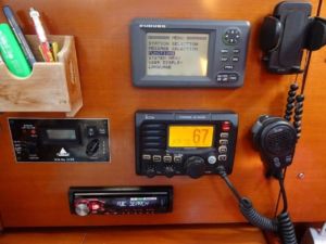 Jedrilica OCEANIS 423 Clipper - Radio