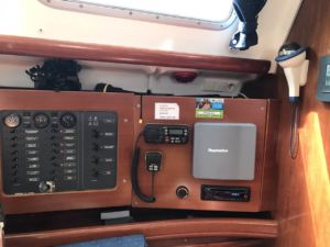 Jedrilica OCEANIS 423 Clipper - Kokpit