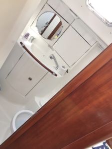 Jedrilica OCEANIS 423 Clipper - Kupatilo