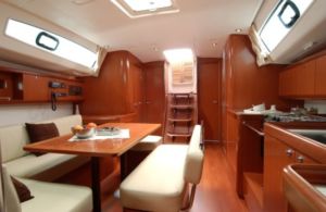 Jedrilica OCEANIS 423 Clipper - na pristaništu